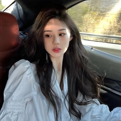 独家爆料：顶流绯闻官宣恋情引爆服务器，双方工作室齐声否认，一夜之间