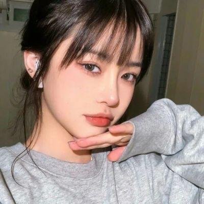 某男星被爆劈腿，正牌女友发文暗讽